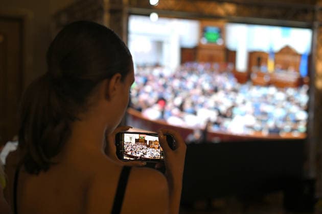 A journalist captures a sitting of the Verkhovna Rada, broadcast for the media at the press centre of the Ukrainian Parliament, with a smartphone, Kyiv, Ukraine, August 19, 2026. The Verkhovna Rada approved President Volodymyr Zelenskyy’s nomination of Khmara as Defence Minister, with 312 lawmakers voting in favour. Khmara, a Major General of the Security Service of Ukraine (SSU) and special operations officer, served for more than 15 years in the SSU’s Special Operations Centre A (Alpha). During the full-scale war, he took part in combat operations, including the liberation of Kyiv region, fighting in Donetsk region, and the operation to liberate Zmiinyi (Snake) Island. The Verkhovna Rada also appointed Andrii Sybiha as Foreign Minister, w  Copyright: xYevhenxKotenkox