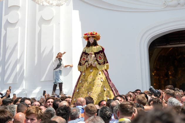News Bilder des Tages Almonte Prepares for the Long-Awaited Arrival of the Virgin of El Rocío in 2026 The Virgin of El Rocío is carried through the streets of the village of El Rocío to be brought to the town of Almonte on August 19, 2026, in El Rocío, Almonte, Huelva, Andalusia, Spain The White Dove will be carried from her sanctuary to Almonte, an event that takes place every seven years and brings together thousands of residents and devotees in the village of Almonte AUGUST 19, 2026 Joaquí Huelva, Andalusia Huelva, Andalusia Spain  Copyright: xJoaquinxCorcherox 7720937