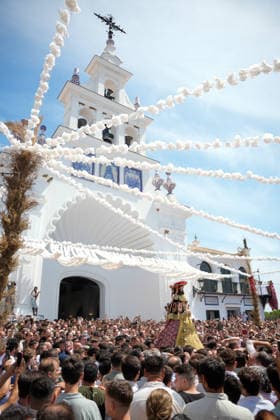 Almonte Prepares for the Long-Awaited Arrival of the Virgin of El Rocío in 2026 The Virgin of El Rocío is carried through the streets of the village of El Rocío to be brought to the town of Almonte on August 19, 2026, in El Rocío, Almonte, Huelva, Andalusia, Spain The White Dove will be carried from her sanctuary to Almonte, an event that takes place every seven years and brings together thousands of residents and devotees in the Almonte village AUGUST 19, 2026 Joaquí Huelva, Andalusia Huelva, Andalusia Spain  Copyright: xJoaquinxCorcherox 7720947