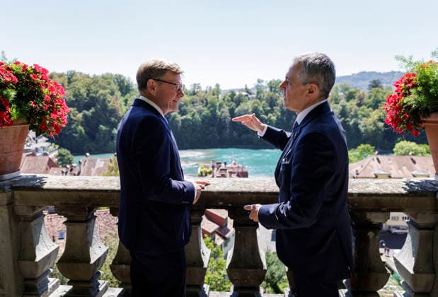 News Bilder des Tages Johann Wadephul (CDU), Bundesaussenminister, aufgenommen im Rahmen seiner Reise in die Schweiz. Hier Treffen mit dem schweizerischen Aussenminister Ignazio Cassis. Fotografiert im Auftrag des Auswaertigen Amtes Bern Schweiz *** Johann Wadephul (CDU), Federal Minister of Foreign Affairs, photographed during his trip to Switzerland. Here, he is meeting with Swiss Foreign Minister Ignazio Cassis. Photographed on behalf of the Federal Department of Foreign Affairs in Bern, Switzerland. Copyright: xThomasxKoehlerx