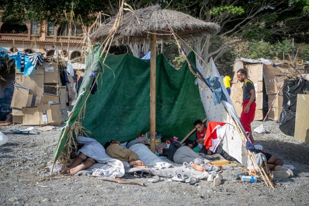 The humanitarian crisis in Ceuta continues. Migrants camped out on Trampolín Beach, August 19, 2026, in Ceuta, Spain. Ceuta continues to face a serious humanitarian crisis following the historic mass influx of more than 70,000 migrants who swam across the Tarajal on July 30 and 31. Although the current police deployment and border reinforcement by Moroccan authorities have succeeded in curbing the influx, the autonomous city continues to face a serious humanitarian, public health, and security crisis. August 19, 2026, Spain  Copyright: xMarcosxMorenox 7720960