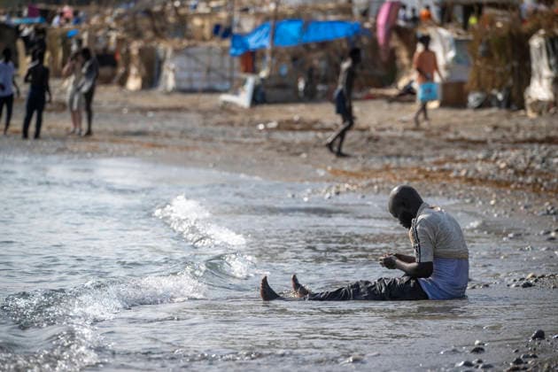 News Bilder des Tages The humanitarian crisis in Ceuta continues. Migrants camped on Trampolín Beach, August 19, 2026, in Ceuta, Spain. Ceuta continues to face a serious humanitarian crisis following the historic mass influx of more than 70,000 migrants who swam across the Tarajal on July 30 and 31. Although the current police deployment and border reinforcement by Moroccan authorities have succeeded in curbing the influx, the autonomous city continues to face a serious humanitarian, health, and security crisis. AUGUST 19, 2026 Spain  Copyright: xMarcosxMorenox 7720984