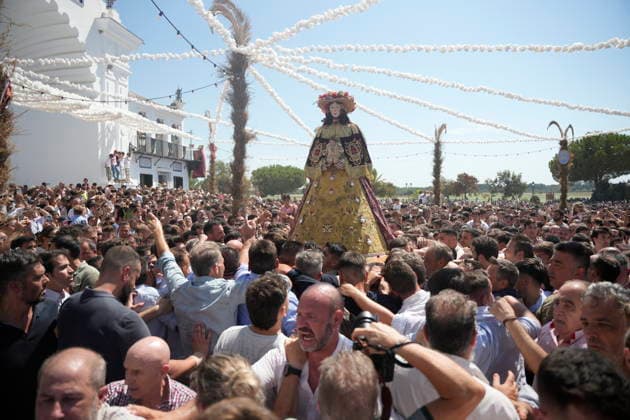 Almonte Prepares for the Long-Awaited Arrival of the Virgin of El Rocío in 2026 The Virgin of El Rocío is carried through the streets of the hamlet of El Rocío to be transported to the town of Almonte on August 19, 2026, in El Rocío, Almonte, Huelva, Andalusia, Spain The White Dove will be carried from her sanctuary to Almonte, an event that takes place every seven years and brings together thousands of residents and devotees in the village of Almonte AUGUST 19, 2026 Joaquí Huelva, Andalusia Huelva, Andalusia Spain  Copyright: xJoaquinxCorcherox 7721009