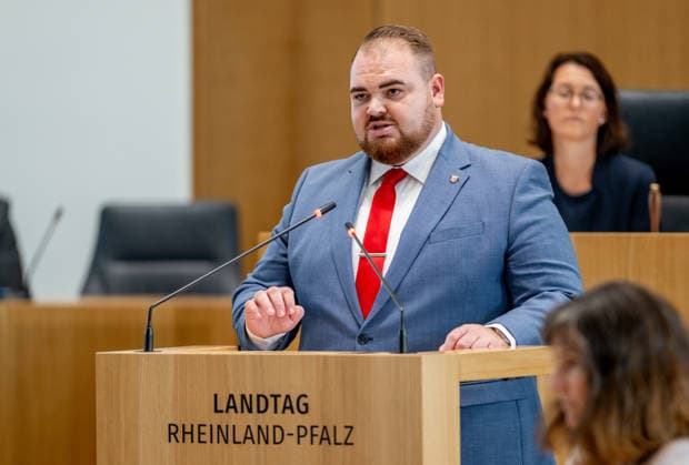 Bailey Wollenweber AFD Bailey Wollenweber, AfD Landtagsabgeordneter in Rheinland-Pfalz, aufgenommen während einer Debatte im Landtag in Mainz. Mainz Rheinland-Pfalz Deutschland *** Bailey Wollenweber (AfD) Bailey Wollenweber, AfD member of the state parliament in Rhineland-Palatinate, photographed during a debate in the state parliament in Mainz, Rhineland-Palatinate, Germany