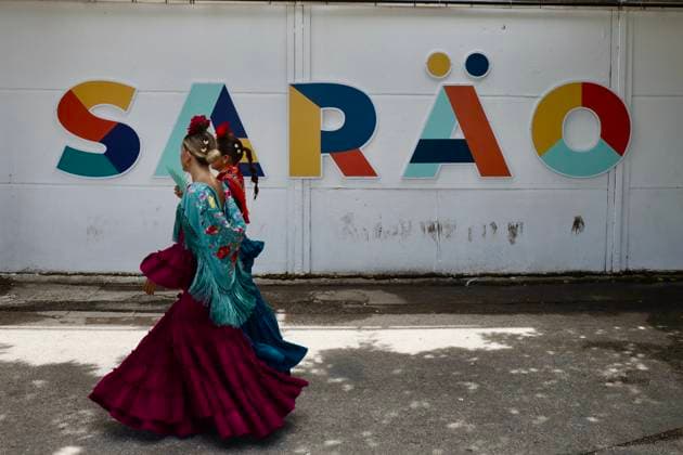 Scenes from the Málaga Fair: Several women dressed in flamenco outfits stroll through the Málaga Fair on August 19, 2026, in Málaga, Andalusia, Spain As they do every year, locals and visitors enjoy the Málaga Fair at the fairgrounds August 19, 2026, in Málaga, Andalusia, Málaga, Andalusia, Spain  Copyright: xÃlexxZeax 7721032