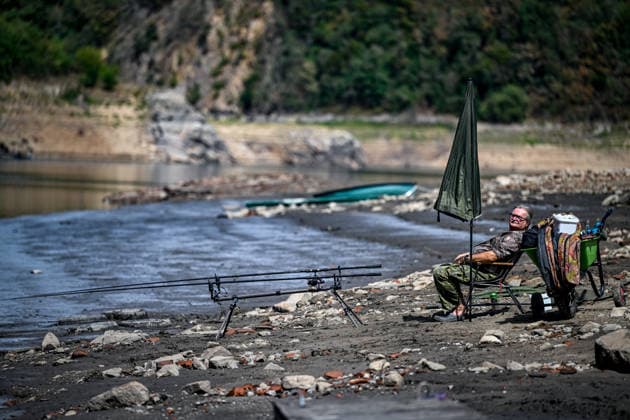 Boats removed from Czech Republic s largest dam due to low water BOHOSTICE, CZECH REPUBLIC - AUGUST 19: Exposed banks due to low water level at the Orlik Dam in Bohostice, Czech Republic, on August 19, 2026. Moldau river have reached historic lows for almost last 65 years. Lukas Kabon Anadolu Bohostice Czech Republic. Editorial use only. Please get in touch for any other usage.  Copyright: x2026xAnadoluxLukasxKabonx