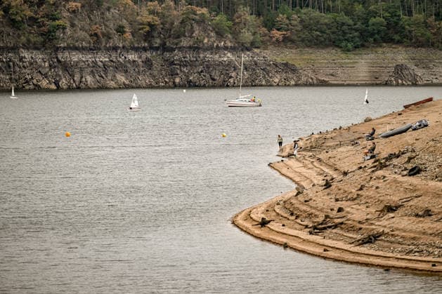 Boats removed from Czech Republic s largest dam due to low water BOHOSTICE, CZECH REPUBLIC - AUGUST 19: Exposed banks due to low water level at the Orlik Dam in Bohostice, Czech Republic, on August 19, 2026. Moldau river have reached historic lows for almost last 65 years. Lukas Kabon Anadolu Bohostice Czech Republic. Editorial use only. Please get in touch for any other usage.  Copyright: x2026xAnadoluxLukasxKabonx