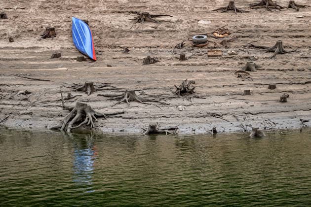 Boats removed from Czech Republic s largest dam due to low water BOHOSTICE, CZECH REPUBLIC - AUGUST 19: Exposed banks due to low water level at the Orlik Dam in Bohostice, Czech Republic, on August 19, 2026. Moldau river have reached historic lows for almost last 65 years. Lukas Kabon Anadolu Bohostice Czech Republic. Editorial use only. Please get in touch for any other usage.  Copyright: x2026xAnadoluxLukasxKabonx