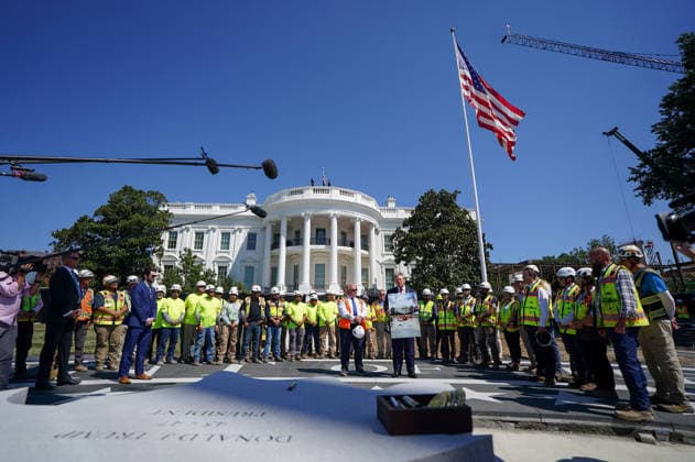 Trump Tours White House Helipad WASHINGTON, DC - AUGUST 19: U.S. President Donald Trump speaks to the press as he tours a new helipad on Wednesday, Aug. 19, 2026 on the South Lawn of the White House in Washington, D.C. Trump was expected to sign a piece of stone that will be inserted into the helipad. (Photo by Al Drago Pool For The Washington Post) Washington DC United States  Copyright: xPool ABACAx