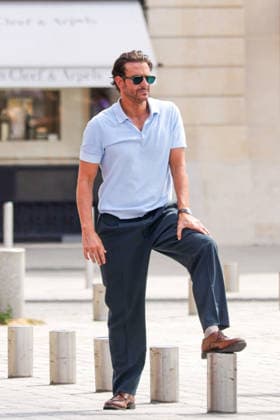 Bradley Cooper is directing the prequel to *Ocean’s Eleven*, in which he also stars, on August 19, 2026, in Paris. This film focuses on the parents of Danny Ocean’s character. Nineteen years after the release of the last film, *Ocean’s 13*, Bradley Cooper will be joined on set by M. Robbie, among others. Behind the scenes, L. De Seine, G. Campano, as well as Bradley Cooper’s daughter and mother, Jasmine Aissaoui. Bestimage. Bradley Cooper is directing the *Ocean’s Eleven* prequel in Paris on August 19, 2026. This installment focuses on Danny Ocean’s parents. Nineteen years after the release of the last film, *Ocean’s 13*, Cooper will be joined on set by Margot Robbie, among others. Behind the scenes, Bradley Cooper’s daughter and mother, L  Copyright: xJasminexAissaouix xBestimagexJasminexAissaouix xBestimagex