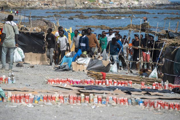 The humanitarian crisis in Ceuta continues. Migrants camped on Trampolín Beach, August 19, 2026, in Ceuta, Spain. Ceuta continues to face a serious humanitarian crisis following the historic mass influx of more than 70,000 migrants who swam across the Tarajal on July 30 and 31. Although the police deployment and border reinforcement by Moroccan authorities have succeeded in curbing the influx, the autonomous city continues to face a serious humanitarian, health, and security crisis. August 19, 2026, Spain  Copyright: xMarcosxMorenox 7721082