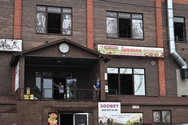 A building is damaged by a Russian attack, Zaporizhzhia, Ukraine, August 19, 2026. Overnight, the Russian army struck the south-eastern Ukrainian city with drones, destroying a hostel, a shopping centre, and the central market. (Photo by Dmytro Smolienko Ukrinform) Russian drones attack central market in Zaporizhzhia  Copyright: xDmytroxSmolienkox
