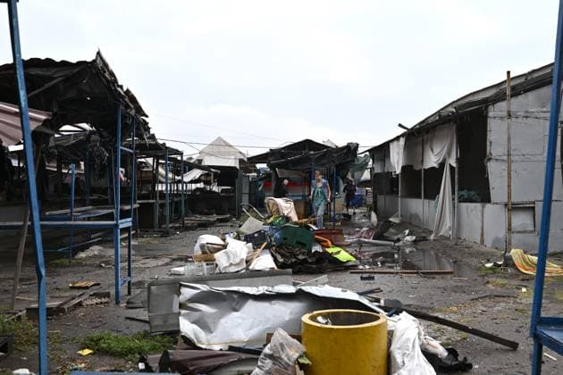 A woman walks among the rubble at the central market, damaged by a Russian attack, Zaporizhzhia, Ukraine, August 19, 2026. Overnight, the Russian army struck the south-eastern Ukrainian city with drones, destroying a hostel, a shopping centre, and the central market. (Photo by Dmytro Smolienko Ukrinform) Russian drones attack central market in Zaporizhzhia  Copyright: xDmytroxSmolienkox