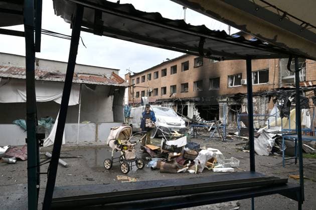 A man stands beside a stroller at the central market, damaged by a Russian attack, Zaporizhzhia, Ukraine, August 19, 2026. Overnight, the Russian army struck the south-eastern Ukrainian city with drones, destroying a hostel, a shopping centre, and the central market. (Photo by Dmytro Smolienko Ukrinform) Russian drones attack central market in Zaporizhzhia  Copyright: xDmytroxSmolienkox