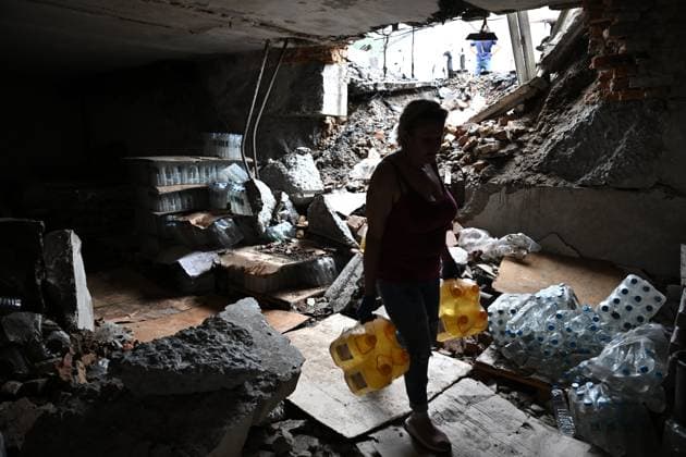 A woman salvages goods from a warehouse at the central market, damaged by a Russian attack, Zaporizhzhia, Ukraine, August 19, 2026. Overnight, the Russian army struck the south-eastern Ukrainian city with drones, destroying a hostel, a shopping centre, and the central market. (Photo by Dmytro Smolienko Ukrinform) Russian drones attack central market in Zaporizhzhia  Copyright: xDmytroxSmolienkox
