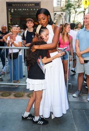Carlacia Grant poses and hugs her fan while outside of the Today Show this morning in New York City Carlacia Grant poses and hugs her fan while outside of the Today Show this morning in New York City. 19 Aug 2026 Pictured: Carlacia Grant. Photo credit: Eric Kowalsky MEGA TheMegaAgency.com sales@mega.global  Copyright: xThexMegaxAgencyxEricxKowalskyx xMEGAx