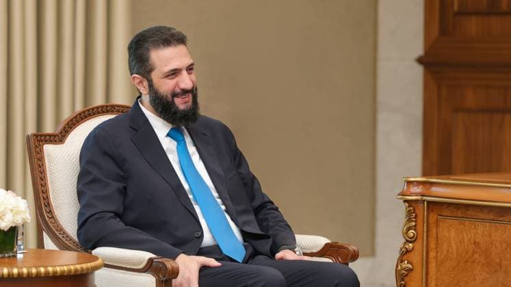 News Bilder des Tages Syrian President al-Sharaa Meets Turkish Energy Minister in Damascus Syrian President Ahmed al-Sharaa receives Turkish Energy and Natural Resources Minister Alparslan Bayraktar and his accompanying delegation at the People’s Palace in Damascus, Syria, on August 19, 2026, in the presence of Syrian Energy Minister Mohammad al-Bashir. The two sides discussed ways to strengthen cooperation and partnership between Syria and Turkey in the energy sector, including its development and efforts to support its stability. Photo by Syrian Presidency apaimages Syria Syria Syrian Arab Republic 190826_Syria_SPO_00(1) Copyright: xapaimagesxSyrianxPresidencyx xapaimagesx