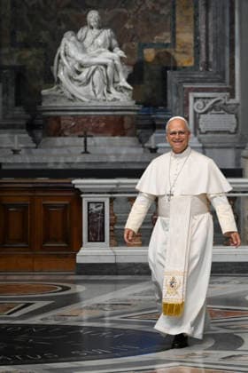 ITALY - POPE LEO XIV DURING ADDRESSES THE CROWD DURING THE WEEKLY GENERAL AUDIENCE AT ST PETER S BASILICA IN THE VATICAN - 2026 8 19 Italy, Rome , Vatican, 2026 8 19 Pope Leo XIV addresses the crowd during the weekly general audience at St Peter s basilica in The Vatican EDITORIAL USE ONLY - NO BOOKS Copyright: xVATICANxMEDIAx