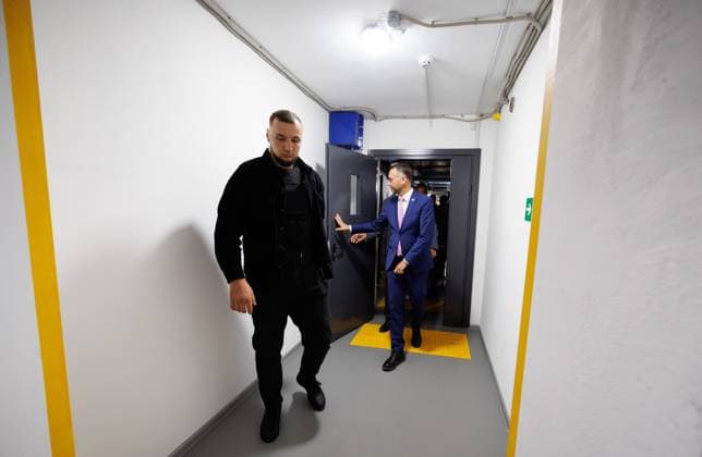 Vice-prime minister and Minister of Foreign Affairs Maxime Prevot pictured in new lyceum shelter during a visit to the Lyceum in Novi Petrivtsi, Ukraine on Wednesday 19 August 2026, part of a visit of the Belgian Foreign Minister to Ukraine.  BENOITxDOPPAGNE 183781860