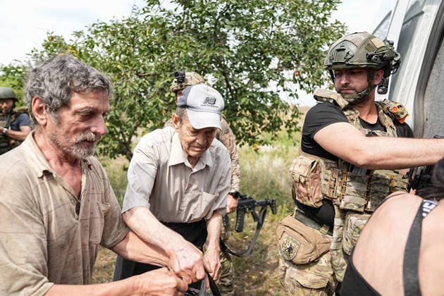 August 19, 2026, Serhiivka, Donetsk Oblast, Ukraine: Civilians being evacuated with bags from the village of Serhiivka, east of Kramatorsk, in the Donbas region, Ukraine, on August 19, 2026. The White Angels crew, composed of police officers, evacuate people from the frontline towns and villages. Serhiivka Ukraine - ZUMAa252 20260819_zip_a252_011 Copyright: xDavidxAllignonx