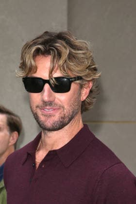 August 18, 2026: Adam Demos departing and signing for fans at NBCÃ¢â‚¬â ¢s Today Show at Rockefeller Center. - ZUMAh16_ 20260818_zaf_h16_010 Copyright: xDanxHerrickx