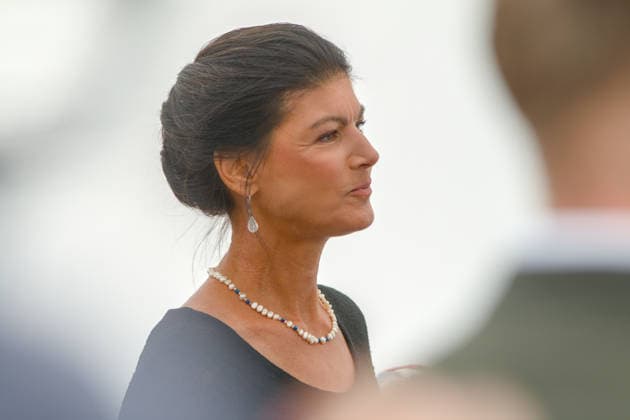 19.08.2026 Politik BSW Auftakt Wahlkampftermine mit Sahra Wagenknecht in Sachsen-Anhalt Marktplatz Dessau Sahra Wagenknecht (BSW, Parteigründerin) Backstage vor ihrem Auftritt. Dessau-Roßlau Sachsen-Anhalt Deutschland *** August 19, 2026 Politics BSW Kickoff of campaign events with Sahra Wagenknecht in Saxony-Anhalt, Dessau Market Square Sahra Wagenknecht, BSW party founder, backstage before her appearance in Dessau-Roßlau, Saxony-Anhalt, Germany