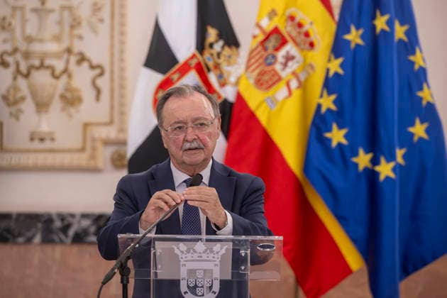 Feijóo Visits Ceuta to See the Humanitarian Crisis Firsthand The president of Ceuta, Juan Jesús Vivas, speaks to the media at the Ceuta Assembly Palace on August 19, 2026, in Ceuta, Spain. Ceuta continues to face a serious humanitarian crisis following the historic mass influx of more than 70,000 migrants who swam across the Tarajal on July 30 and 31. AUGUST 19, 2026 MIGRATION CRISISHUMANITARIAN CRISIS TARAJAL PP POPULAR PARTY Ceuta Ceuta, Spain  Copyright: xMarcosxMorenox 7721185