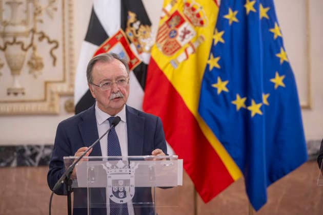 Feijóo Visits Ceuta to See the Humanitarian Crisis Firsthand The president of Ceuta, Juan Jesús Vivas, speaks to the media at the Ceuta Assembly Palace on August 19, 2026, in Ceuta, Spain. Ceuta continues to face a serious humanitarian crisis following the historic mass influx of more than 70,000 migrants who swam across the Tarajal on July 30 and 31. AUGUST 19, 2026 MIGRATION CRISISHUMANITARIAN CRISIS TARAJAL PP POPULAR PARTY Ceuta Ceuta, Spain  Copyright: xMarcosxMorenox 7721186