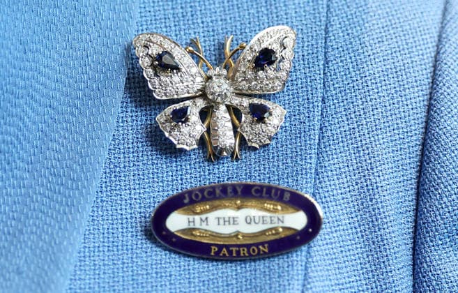 Queen Camilla Visit York Races YORK, ENGLAND - AUGUST 19: Queen Camilla, Patron of York Racecourse, butterfly brooch detail, attends the first day of the Ebor Festival at York Racecourse on August 19, 2026 in York, England., Credit:Chris Jackson PA ROTA - B68 Avalon United Kingdom, England, York, York Racecourse  Copyright: xChrisxJacksonx xPAxROTAx-xB68x xAvalonx 1125735917
