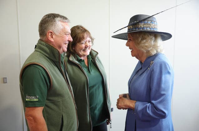 Queen Camilla Visit York Races YORK, ENGLAND - AUGUST 19: Queen Camilla, Patron of York Racecourse (R) smiles as she speaks to staff members during the first day of the Ebor Festival at York Racecourse on August 19, 2026 in York, England., Credit:Chris Jackson PA ROTA - B68 Avalon United Kingdom, England, York, York Racecourse  Copyright: xChrisxJacksonx xPAxROTAx-xB68x xAvalonx 1125735921