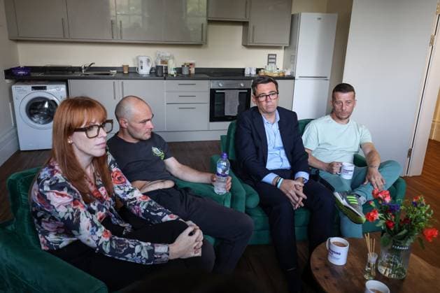 Britain s Prime Minister Andy Burnham visits Newcastle Britain s Prime Minister Andy Burnham (2nd R) and Britain s Housing Secretary Angela Rayner (L) speak with service users and members of staff during a visit to the homelessness charity Changing Lives in Newcastle, north-east England on August 19, 2026., Credit:SCOTT HEPPELL PA ROTA - B68 Avalon United Kingdom, England, Newcastle  Copyright: xSCOTTxHEPPELLx xPAxROTAx-xB68x xAvalonx 1125736242