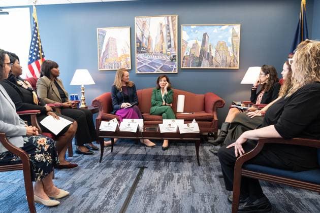 August 19, 2026, New York, New York, USA: Governor Kathy Hochul holds roundtable and press briefing on AI Workforce Impacts with Molly Kinder, Founder of Breakwater Initiative, Emma Vadehra, Director of Policy, Lynn Brooks, Claims Processor of Highmark Blue Cross Blue Shield of Western New York & Chief Shop Steward, Petra Cruz, Receptionist & Office Manager, Early Head Start Program of Dominican Women s Development Center, Antoinette Daley, Client of Bottomless Closet, Tamara Ramsey, Executive Assistant of Volunteers of America of Greater New York, Gabriella Toth, Executive Assistant of Goldman Sachs at Governor s office in New York, NY on August 19, 2026. Governor also answered questions on upcoming election. New York USA - ZUMAr339 20260819_znp_r339_001 Copyright: xLevxRadinx