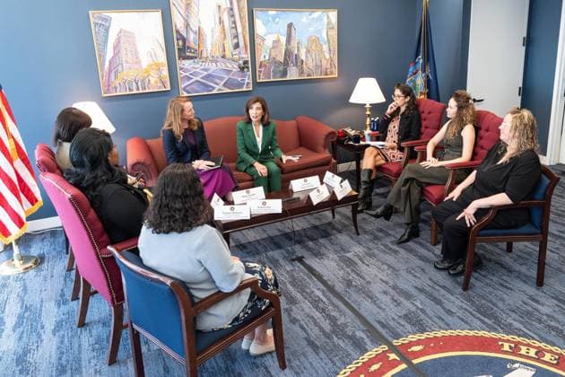 August 19, 2026, New York, New York, USA: Governor Kathy Hochul holds roundtable and press briefing on AI Workforce Impacts with Molly Kinder, Founder of Breakwater Initiative, Emma Vadehra, Director of Policy, Lynn Brooks, Claims Processor of Highmark Blue Cross Blue Shield of Western New York & Chief Shop Steward, Petra Cruz, Receptionist & Office Manager, Early Head Start Program of Dominican Women s Development Center, Antoinette Daley, Client of Bottomless Closet, Tamara Ramsey, Executive Assistant of Volunteers of America of Greater New York, Gabriella Toth, Executive Assistant of Goldman Sachs at Governor s office in New York, NY on August 19, 2026. Governor also answered questions on upcoming election. New York USA  - ZUMAr339 20260819_znp_r339_007 Copyright: xLevxRadinx