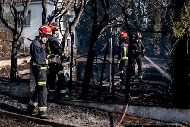 A wildfire in Aldea del Fresno, Madrid, forces the lockdown of this town and Villamantilla. Several firefighters are assisting with firefighting efforts, as of August 19, 2026, in Aldea del Fresno, Madrid, Spain. A new wildfire in the Sierra Oeste region of Madrid, located in Aldea del Fresno at 2:30 p.m., is forcing the lockdown of this town and Villamantilla. The fire has been located at kilometer 52 of the M-510, near Aldea del Fresno. The Community of Madrid has activated Infoma Operational Level 2, and approximately twenty ground crews and five aerial crews from the Community’s fire department are currently working in the area, forest firefighters, and forest rangers. AUGUST 19, 2026 FIRE ALDEA DEL FRESNO FIREFIGHTERS FOREST RANGERS F  Copyright: xA.xPÃ rezxMecax 7721323