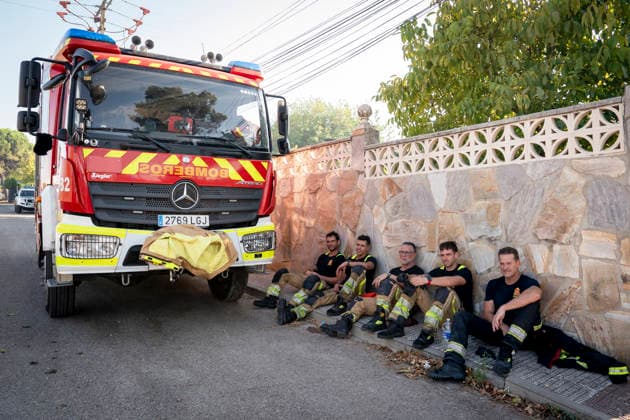 A wildfire in Aldea del Fresno, Madrid, forces the lockdown of this town and Villamantilla. Several firefighters are assisting with firefighting efforts, as of August 19, 2026, in Aldea del Fresno, Madrid, Spain. A new wildfire in the Sierra Oeste region of Madrid, located in Aldea del Fresno at 2:30 p.m., is forcing the lockdown of this town and Villamantilla. The fire has been located at kilometer 52 of the M-510, near Aldea del Fresno. The Community of Madrid has activated Infoma Operational Level 2, and approximately twenty ground crews and five aerial crews from the Community’s fire department are currently working in the area, forest firefighters, and forest rangers. AUGUST 19, 2026 FIRE ALDEA DEL FRESNO FIREFIGHTERS FOREST RANGERS F  Copyright: xA.xPÃ rezxMecax 7721329