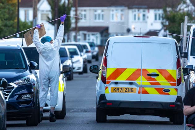 August 19, 2026, London, London, UK: London, UK. Forensic police officers at the scene of a fire in Hounslow, west London, where a murder investigation has been launched following the death of a 48-year-old woman. London UK  - ZUMAl94_ 20260819_zaf_l94_008 Copyright: xMarcinxNowakx