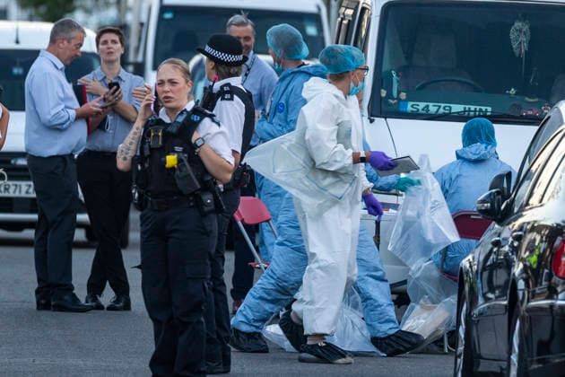 August 19, 2026, London, London, UK: London, UK. Police officers at the scene of a fire in Hounslow, west London, where a murder investigation has been launched following the death of a 48-year-old woman. London UK  - ZUMAl94_ 20260819_zaf_l94_015 Copyright: xMarcinxNowakx