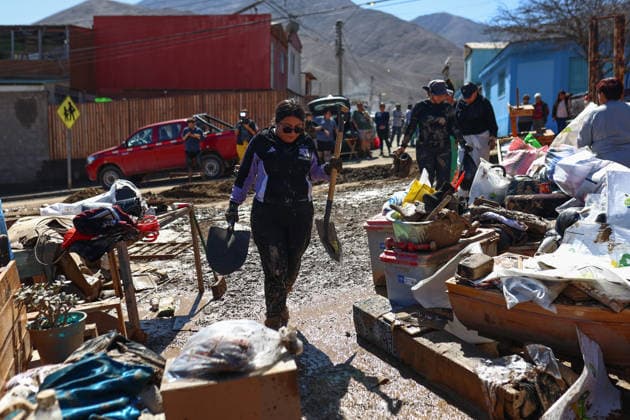Chile declares a state of catastrophe in Tocopilla after severe mudslides TOCOPILLA, CHILE - AUGUST 19: People remove mud from mudslides that affected the town of Tocopilla, in northern Chile, on Wednesday, August 19. Chilean President Jose Antonio Kast declared a state of constitutional emergency due to the disaster in the province of Tocopilla, Antofagasta region, on Tuesday, after a frontal system caused mudslides, landslides, and overflowing streams in the area. Lucas Aguayo Araos Anadolu Tocopilla Chile. Editorial use only. Please get in touch for any other usage.  Copyright: x2026xAnadoluxLucasxAguayoxAraosx