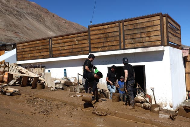 Chile declares a state of catastrophe in Tocopilla after severe mudslides TOCOPILLA, CHILE - AUGUST 19: People remove mud from mudslides that affected the town of Tocopilla, in northern Chile, on Wednesday, August 19. Chilean President Jose Antonio Kast declared a state of constitutional emergency due to the disaster in the province of Tocopilla, Antofagasta region, on Tuesday, after a frontal system caused mudslides, landslides, and overflowing streams in the area. Lucas Aguayo Araos Anadolu Tocopilla Chile. Editorial use only. Please get in touch for any other usage.  Copyright: x2026xAnadoluxLucasxAguayoxAraosx