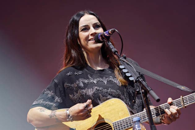 Entertainment Bilder des Tages Sängerin Amy Macdonald bei ihrem Konzert vor 4.200 Zuschauern im Rahmen des KUNST!RASEN Bonn Open Air. Bonn, 19.08.2026 NRW Deutschland *** Singer Amy Macdonald performing at her concert in front of 4,200 spectators as part of the KUNST RASEN Bonn Open Air in Bonn, August 19, 2026, North Rhine-Westphalia, Germany Copyright: xChristophxHardtx