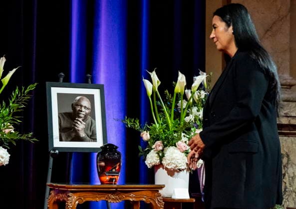 August 19, 2026, Montreal, Pq, CANADA: Montreal mayor Soraya Martinez Ferrada pays her respects to late jazz pianist Oliver Jones during a ceremony at MontrealöÄÃ s city hall, on Wednesday, Aug. 19, 2026. Montreal CANADA  - ZUMAc35_ 20260819_zaf_c35_068 Copyright: xChristopherxKatsarovx