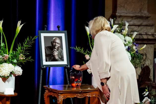 August 19, 2026, Montreal, Pq, CANADA: Chair of the Montreal City Council Chantal Rossi places her hand on the urn of late jazz pianist Oliver Jones during a ceremony at MontrealöÄÃ s city hall, on Wednesday, Aug. 19, 2026. Montreal CANADA  - ZUMAc35_ 20260819_zaf_c35_076 Copyright: xChristopherxKatsarovx