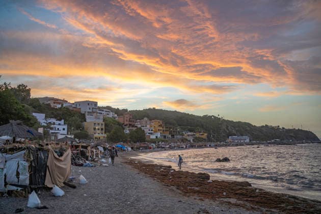 The humanitarian crisis in Ceuta continues. Several migrants on a beach, August 19, 2026, in Ceuta, Spain. Ceuta continues to face a serious humanitarian crisis following the historic mass influx of more than 70,000 migrants who swam across the Tarajal Strait on July 30 and 31. Although the current police deployment and border reinforcement by by Moroccan authorities have managed to stem the influx, the autonomous city continues to face a serious humanitarian crisis, health, and security crises. AUGUST 19, 2026 CEUTA MIGRATION CRISIS MIGRANTS IMMIGRANTS TRAMPOLÍN TARAJAL PLAYA BENÍTEZ Ceuta, Spain  Copyright: xMarcosxMorenox 7721818