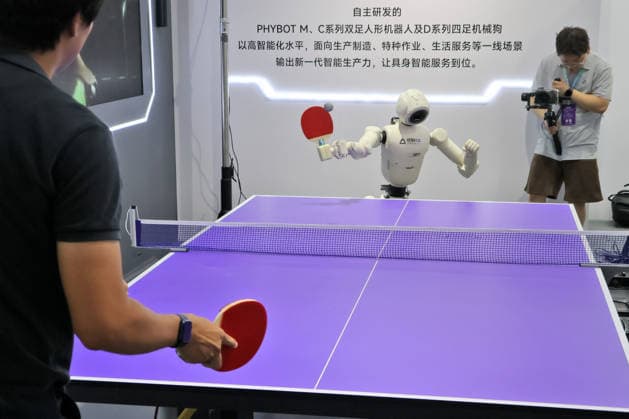 2026WRC Held in Beijing BEIJING, CHINA - AUGUST 19, 2026 - A humanoid robot plays table tennis with an audience at the 2026 World Robot Conference in Beijing, China on August 19, 2026. Beijing Beijing China  Copyright: xCFOTOx i1787176107901