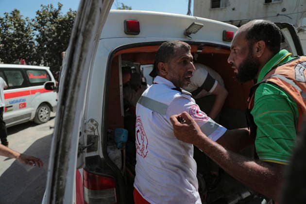 Gaza City Strike Kills Palestinians Emergency workers stand at the open rear of an ambulance after an Israeli strike near the municipal park in central Gaza City, the Gaza Strip, on August 19, 2026. At least nine Palestinians were killed and more than 15 others were wounded in the strike, including women and children, according to an initial toll. The strike came shortly after another Israeli attack targeted the municipal police command headquarters in Gaza City. Gaza Gaza Strip Palestinian Territories Copyright: xEyadxAzamx