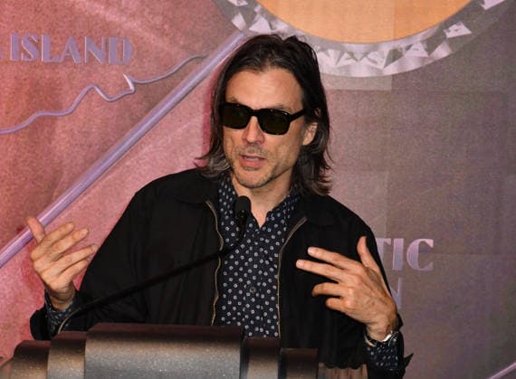 NEW YORK, NY - AUGUST 19: Weezer light the Empire State Building to Celebrate the Release of Weezer (The Gold Album) in Support of Hearts of Gold on August 19, 2026 in New York City. New York City USA - ZUMAa123 20260819_zaa_a123_073 Copyright: xJohnxFyckex
