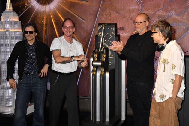 Weezer Lights the Empire State Building NEW YORK, NY - AUGUST 19: Weezer light the Empire State Building to Celebrate the Release of Weezer (The Gold Album) in Support of Hearts of Gold on August 19, 2026 in New York City. Credit: John Fycke MediaPunch New York City New York USA EDITORIAL USE ONLY  Copyright: xx JohnxFycke MediaPunchx admphotosthree012111