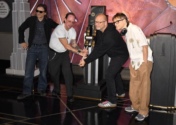Weezer Lights the Empire State Building NEW YORK, NY - AUGUST 19: Weezer light the Empire State Building to Celebrate the Release of Weezer (The Gold Album) in Support of Hearts of Gold on August 19, 2026 in New York City. Credit: John Fycke MediaPunch New York City New York USA EDITORIAL USE ONLY  Copyright: xx JohnxFycke MediaPunchx admphotosthree012112