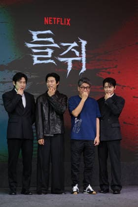 Netflix original series Mousetrap Netflix original series Mousetrap The stars of the upcoming Netflix original series Mousetrap -- Seol Kyung-koo, Ryu Jun-yeol and Lee Kyu-hyung (L to R) -- along with director Kim Hong-sun (2nd from L) -- pose for a photo during a publicity event in Seoul on Aug. 20, 2026. The eight-episode series will be released worldwide on Aug. 28. (Yonhap) 2026-08-20 12:50:16 < 1980-2026 YONHAPNEWS AGENCY. .> ¼­¿ïÆ¯º°½Ã EDITORIAL USE ONLY  Copyright: xx PYH2026082010360034400 YonhapxNewsx yonphotos255786