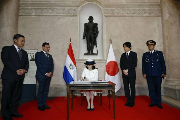 Japan crown prince, crown princess in Paraguay Japanese Crown Princess Kiko (C) signs a guest book at the Pantheon of Heroes in Asuncion on Aug. 19, 2026, during her official trip with Crown Prince Fumihito (2nd from R) to Paraguay to mark 90 years of Japanese emigration to the South American country.  A14AA0005626275P